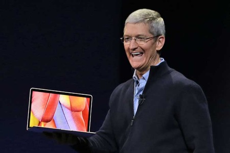 Tim-cook-macbook-AP