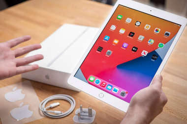 Apple-iPad-8th-Gen-Unboxing
