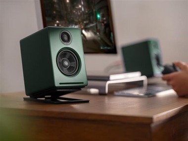 AE-A2green-desk-detail-768x576