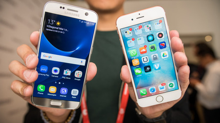 Samsung-Galaxy-S7-vs-iPhone-6S-3-792x446