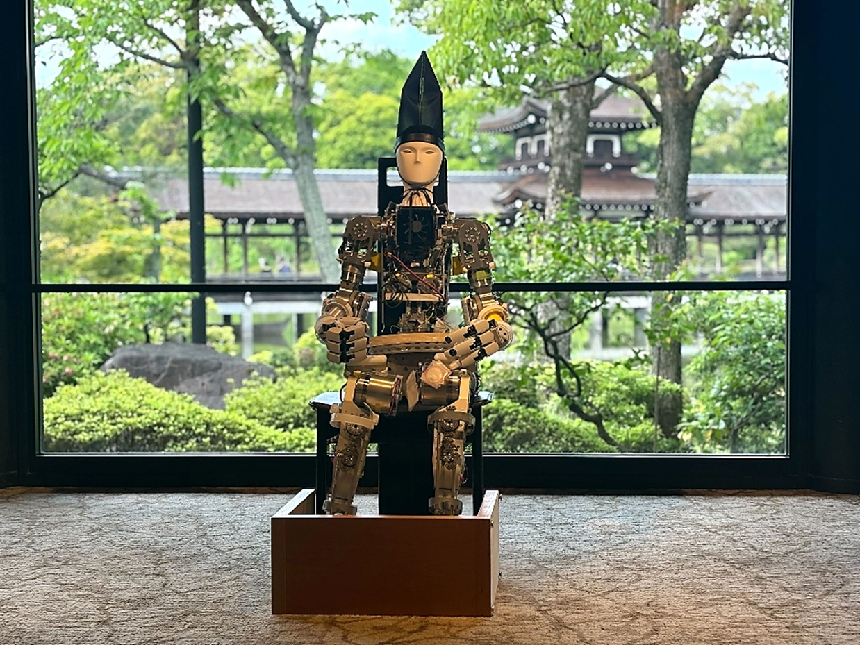 国産ヒト型ロボット｢SEIMEI｣､公開されるもトラブルで動かず