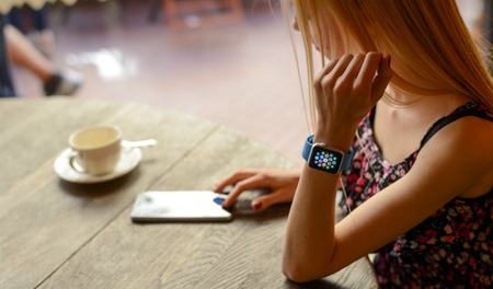 apple-watch-girl