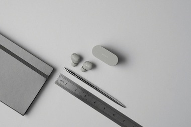 WF-1000XM6_PlatinumSilver_InSitu