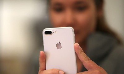 girl-holding-up-iphone