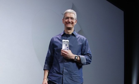 tim-cook-victorious-iphone-61