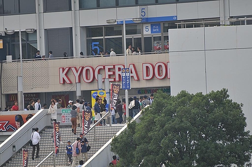 京セラドームに観客が続々と・・・