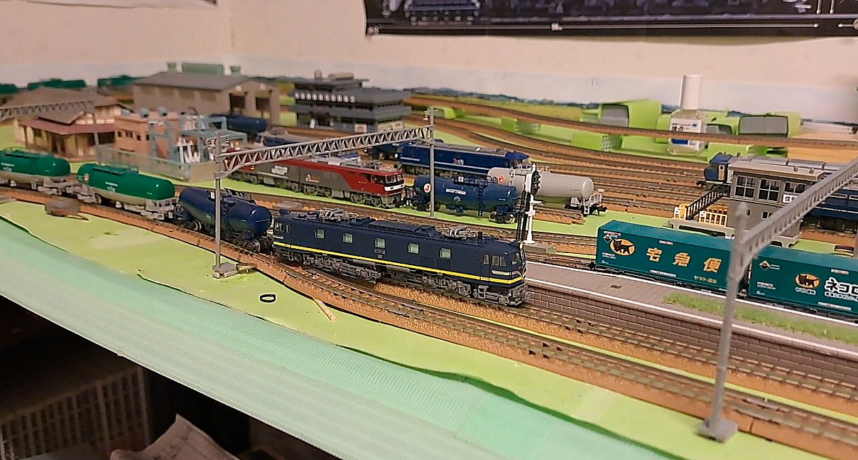 EF58-16試験塗装機の試験走行動画から1 : 鉄道模型おもちゃ倶楽部