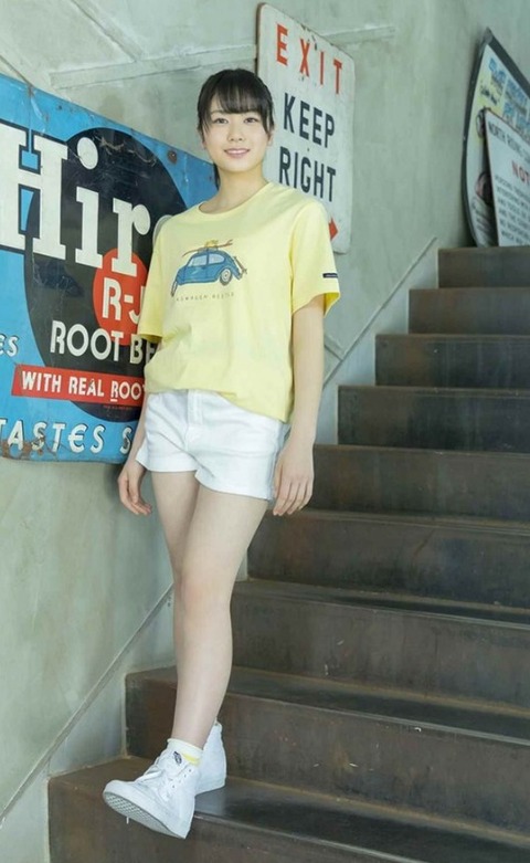 丹生明里 太もも画像！美脚がたまらない！