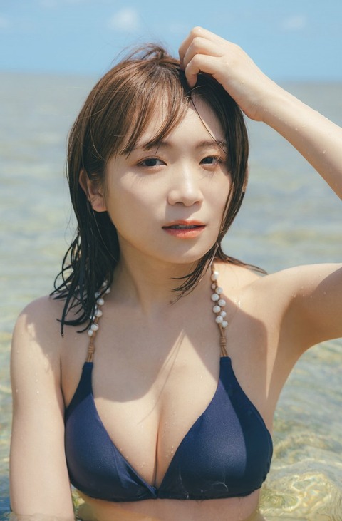 秋元真夏 ビキニ画像！かわいさと美ボディがたまらない！