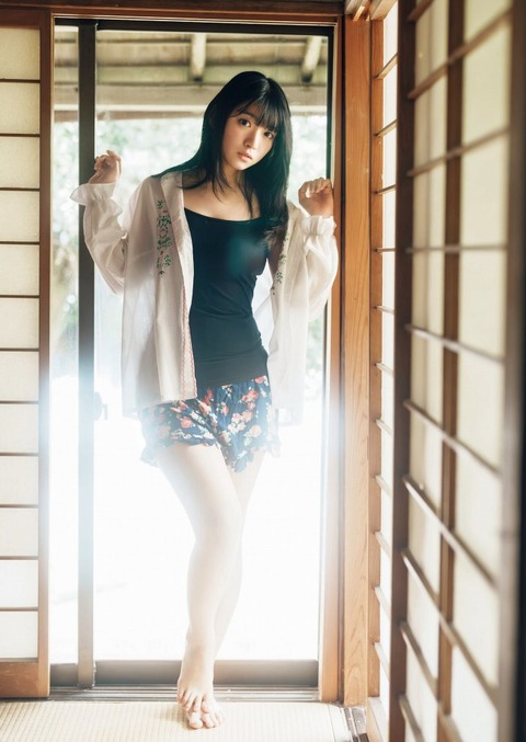 進藤あまね 太もも画像！ムチムチがたまらない！