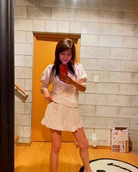 飯島直子 太もも画像！美脚がたまらない！