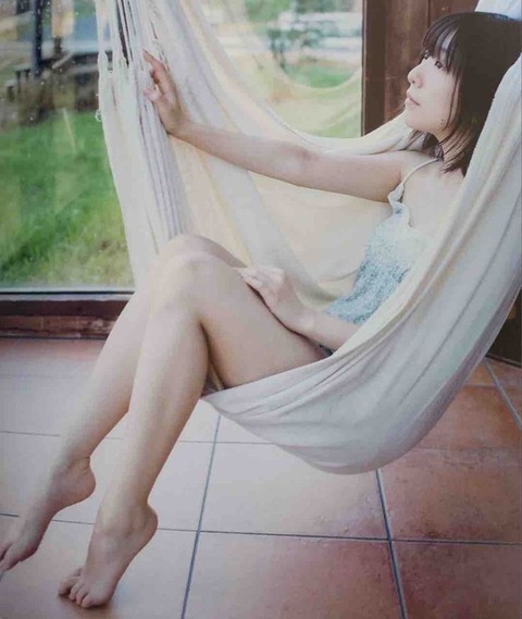 茅野愛衣 太もも・パンスト画像！美脚がたまらない！
