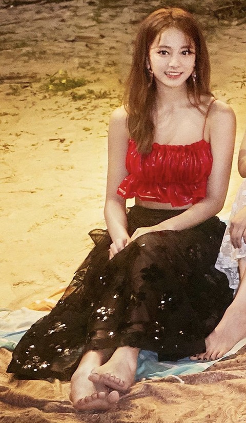 TWICEのツウィ 足裏、足指画像！