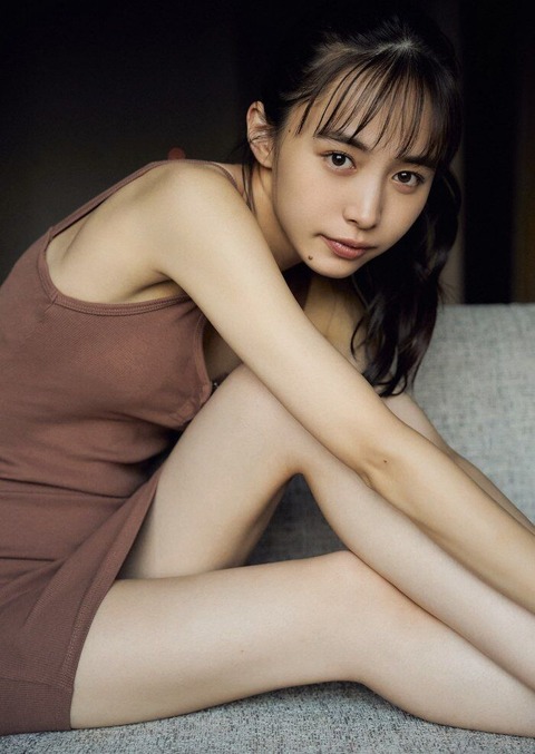 井桁弘恵 太もも画像！美脚がたまらない！