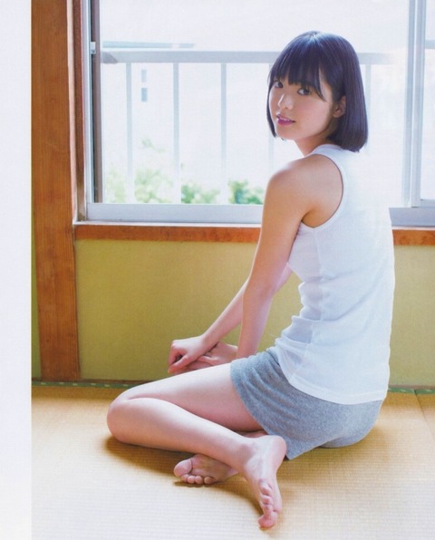 平手友梨奈 足裏・足指の生足画像！裸足がたまらない！