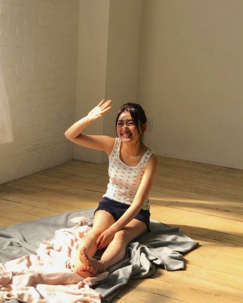佐々木美玲 足裏・足指の生足画像！裸足がたまらない！