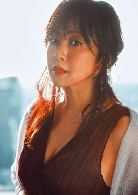 斉藤由貴 熟女グラビア画像！今も変わらぬ美しさが魅力！