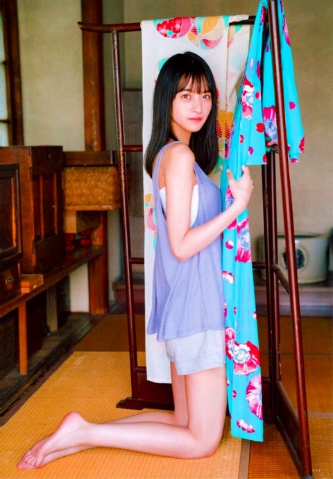 金川紗耶 足裏・足指の生足画像！裸足がかわいすぎる！