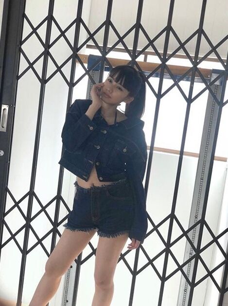 黒崎レイナ 太もも画像！美脚がたまらない！