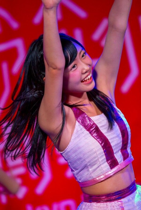 櫻井優衣 脇フェチ画像！汗ばんだワキがたまらない！