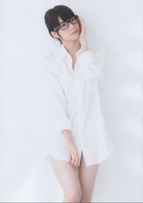 深川麻衣 太もも画像！美脚がたまらない！