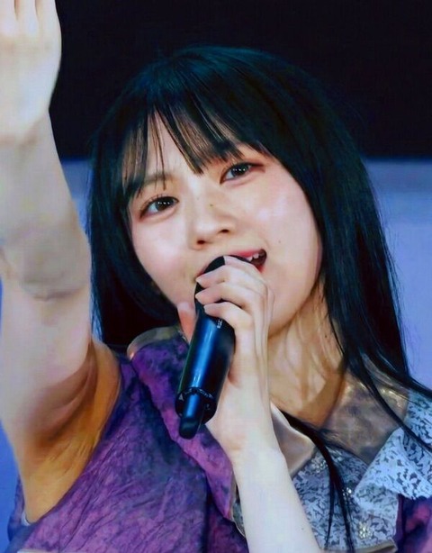 川﨑桜 脇フェチ画像！生々しい腋皺がたまらない！