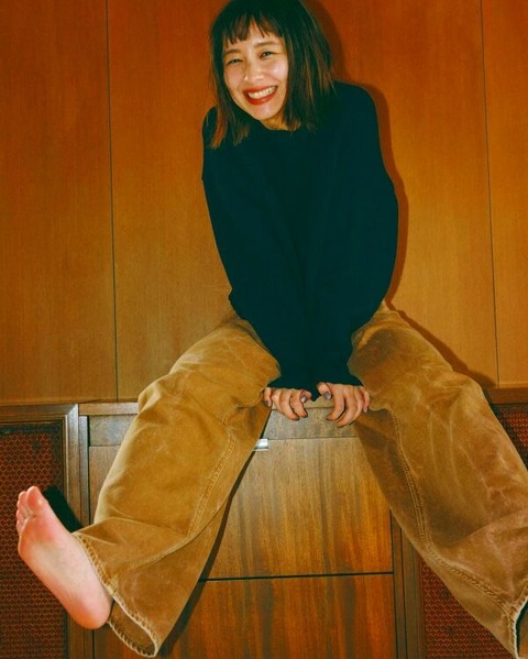 堀田真由 足裏・足指フェチ画像！裸足の美しさがたまらない！