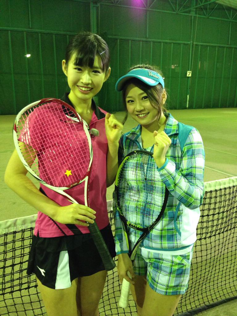 チーム8 佐藤朱が島田晴香と一緒にテニス雑誌 スマッシュ の撮影をしていた模様 Team8のまとメイト