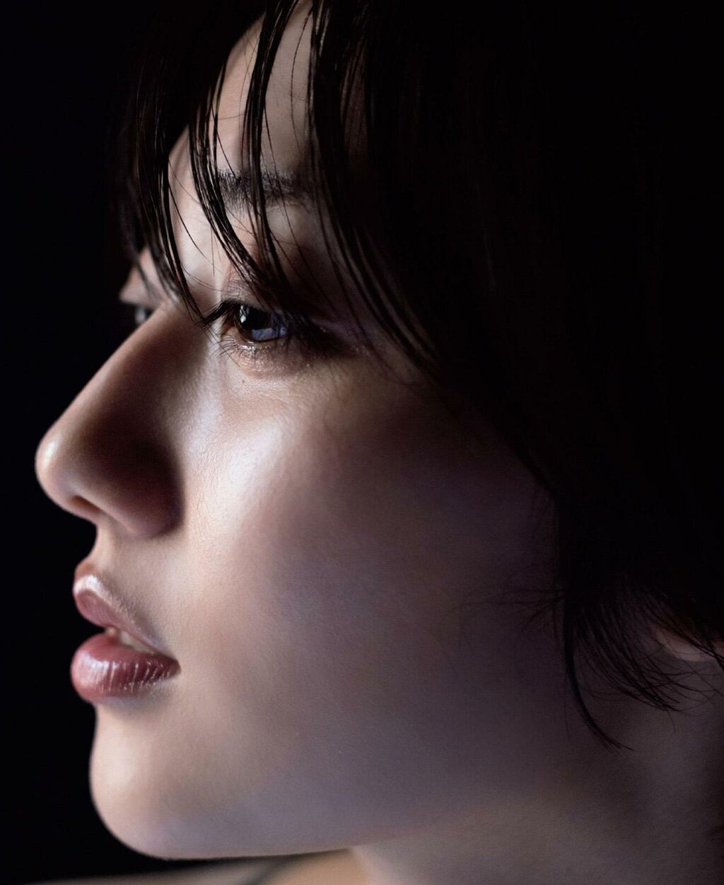 【極上ボディ】【奥山かずさ】おへそドアップな美肌全身シーングラビア