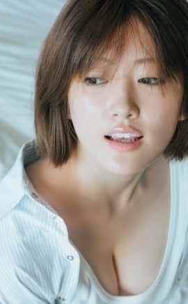 【セクシーボディ】【樋口日奈】乃木坂46メンバーで『JJ』の専属モデルのSSS級美女の純白ビキニの谷間