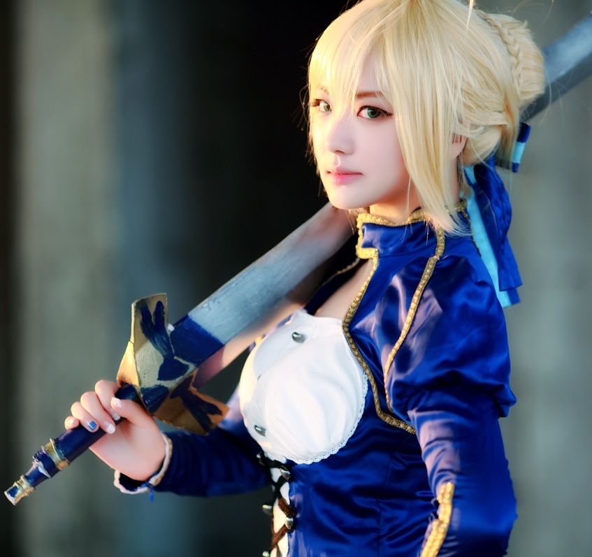 【美女】【美少女】フェイト・セイバーコスしてる美麗コスプレイヤーさん画像！