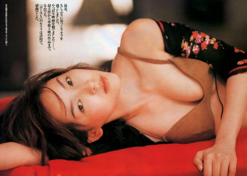 【艶めかしい】麻生久美子のお宝ショット！間宮祥太朗さんの理想の女性グラビア