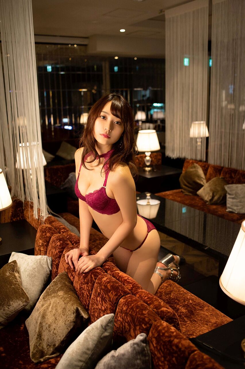 【セクシーボディ】現役美女マジシャン・御寺ゆき、色気溢れるランジェリー姿にドキッ