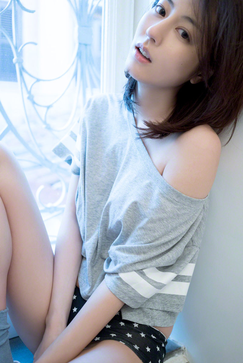 【妖艶】[カッコイイ]杉本有美さんの清楚エロスなセクシーグラビア！