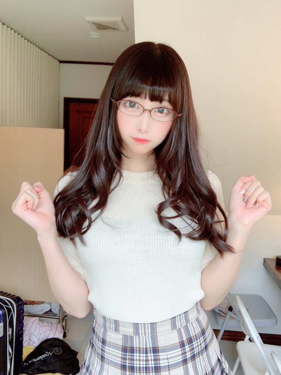 【美女】[キュート]高身長美脚なうえにメガネまで似合う！真島なおみちゃんが可愛すぎる！