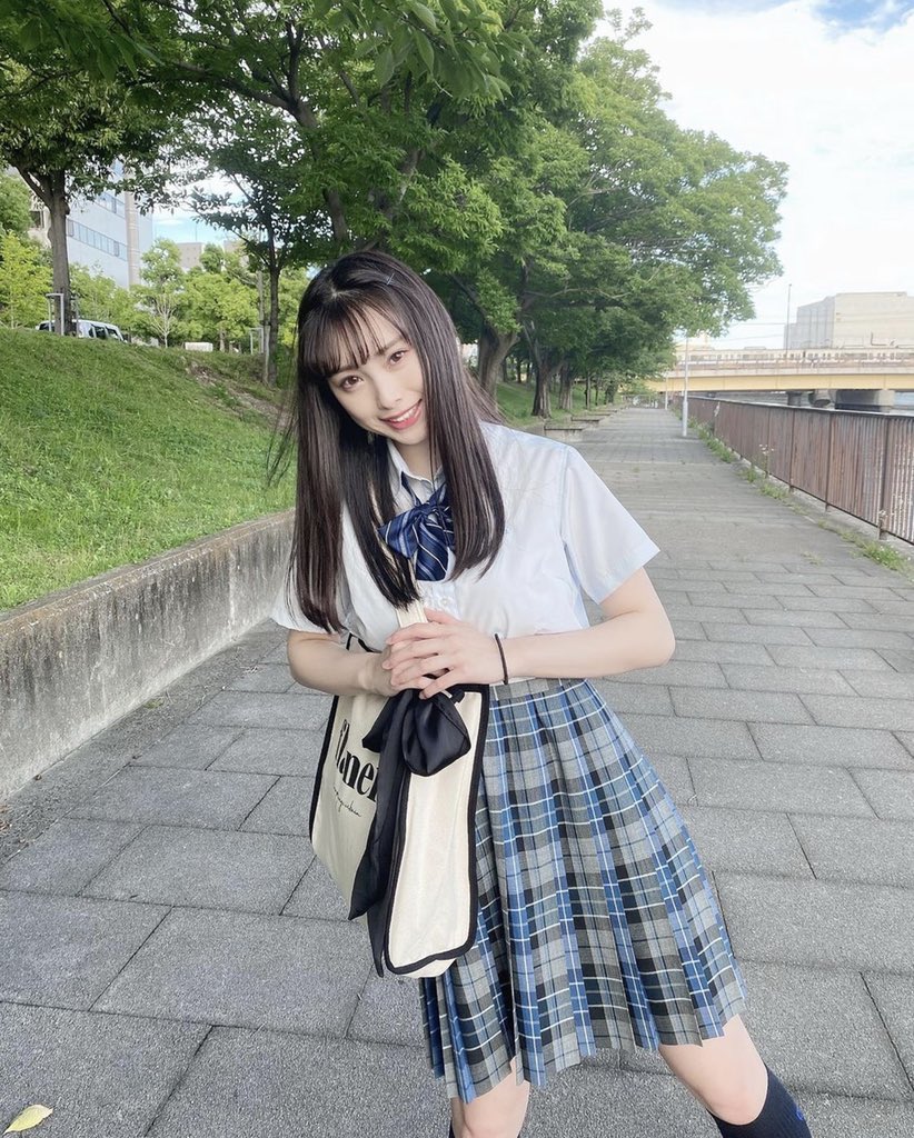 【美女】【NMB48】「世界一可愛いJK」梅山恋和（17）、透明感全開の制服姿披露！「超絶可愛い」