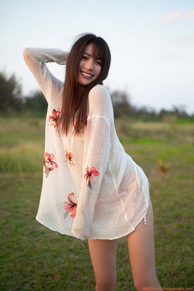 【ゴージャス】S級美少女・志田友美 グラビア セクシービキニ水着画像「60枚」 代名詞ともいえる美脚に、進化した美尻。 スリーサイズ