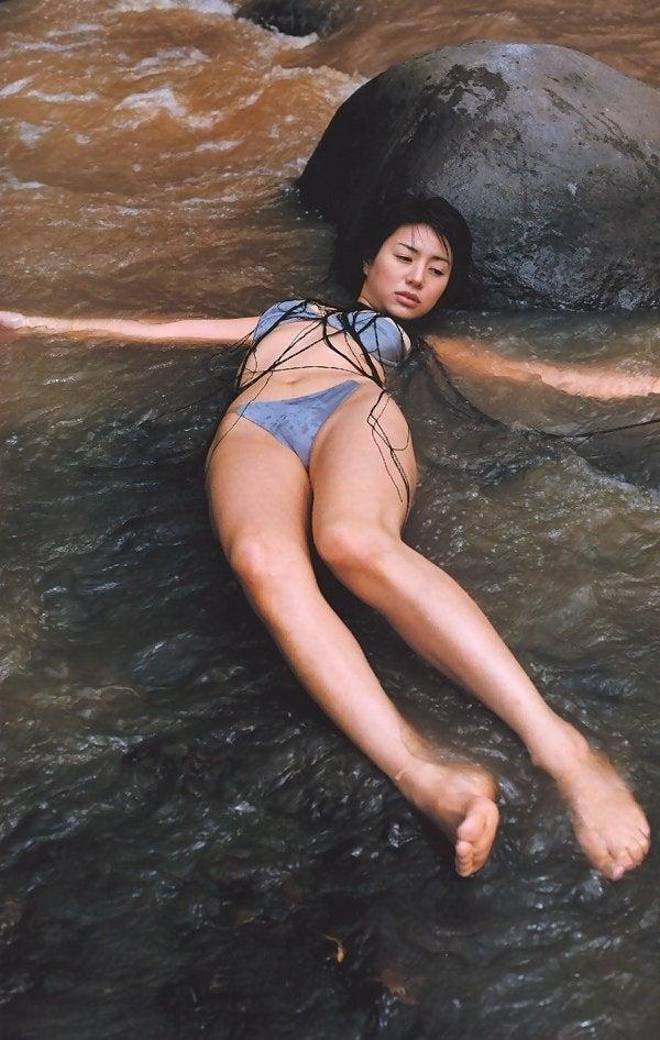 【SEXY】井川遥のセクシーショット！透けてるビキニも可愛い