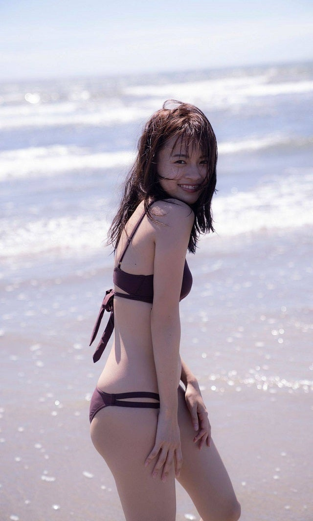 【セクシーボディ】新條由芽のビキニ！ただ、そこにいるだけで