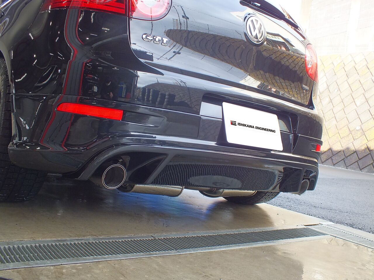 VW GOLF5 GTI PIRELLI × Voomeran リアスポイラー + NEUSPEED Ex