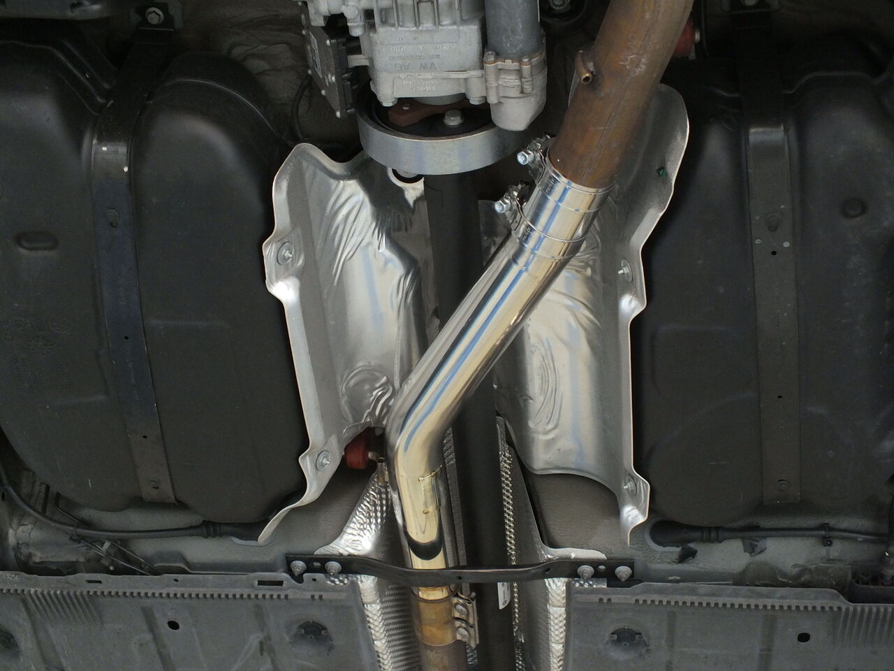VW GOLF7.5 R × iSWEEP Center Straight Exhaust Pipe + NEUSPEED