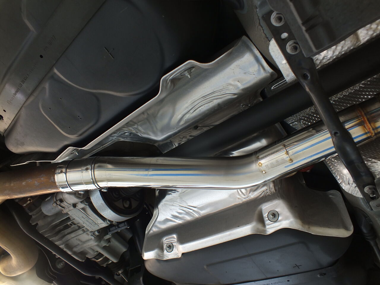 VW GOLF7.5 R × iSWEEP Center Straight Exhaust Pipe + NEUSPEED