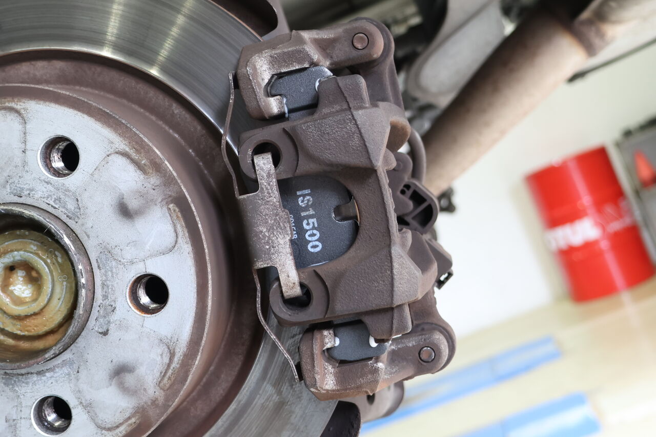 MINI F60 Cooper D ALL4 × iSWEEP Brake Pad IS1500 : イシカワ