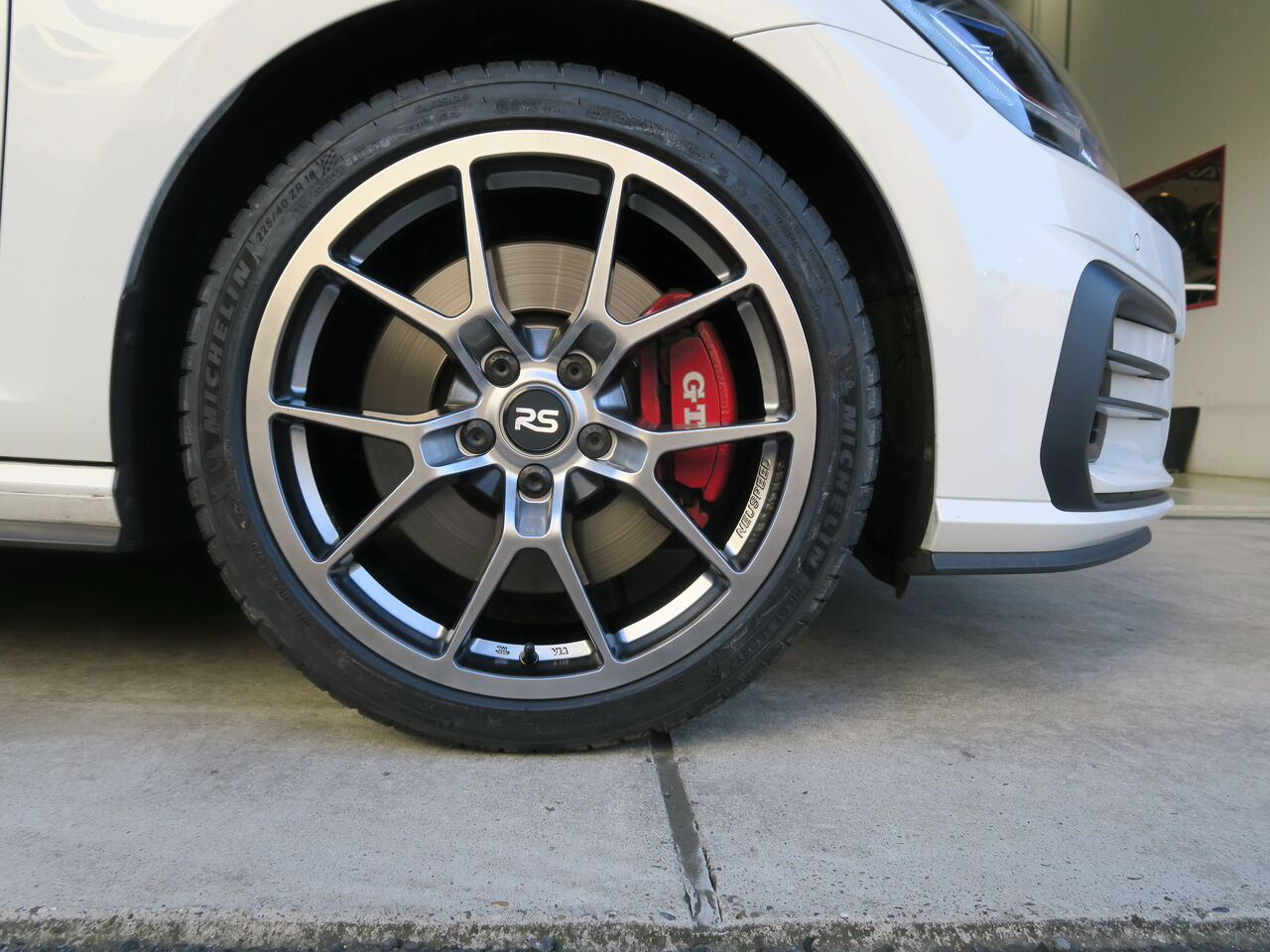 Neuspeed RSe10 18インチ 88.10.13HB-2_8365544e-8970-