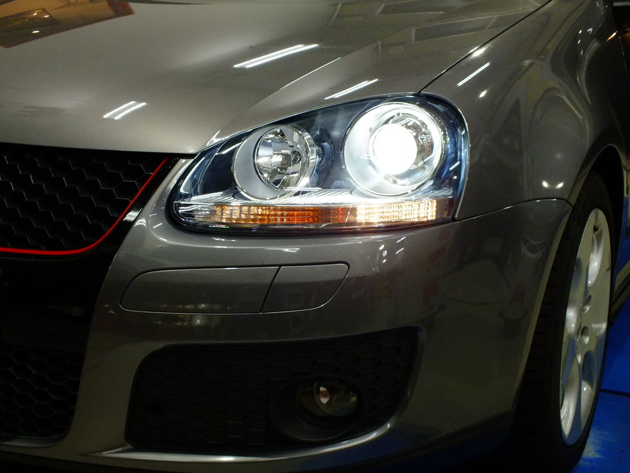 代引き手数料無料 GOLF5 GTI × ヘッドライト交換 : イシカワエンジニアリング パーツ