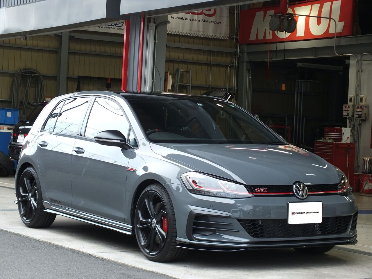 VW GOLF7.5 GTI TCR × iSWEEP Brake Pad IS : イシカワ