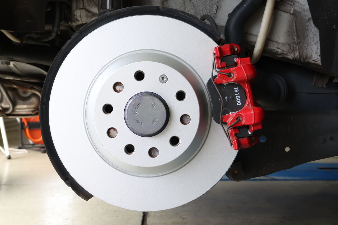VW GOLF7.5 GTI × iSWEEP Brake Pad IS1500 + DIXCEL PD : イシカワ