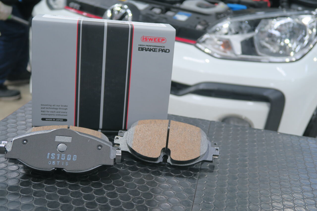 VW UP GTI × iSWEEP Brake Pad IS1500 + VARTA AGM Battery : イシカワ