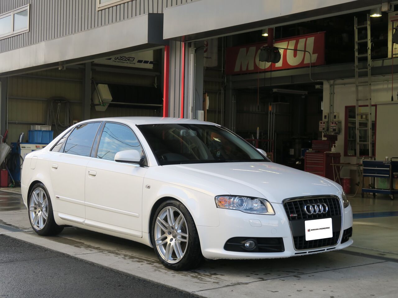 AUDI A4 (B7) Sedan 2.0 TFSI Quattro × KW Street Comfort : イシカワ