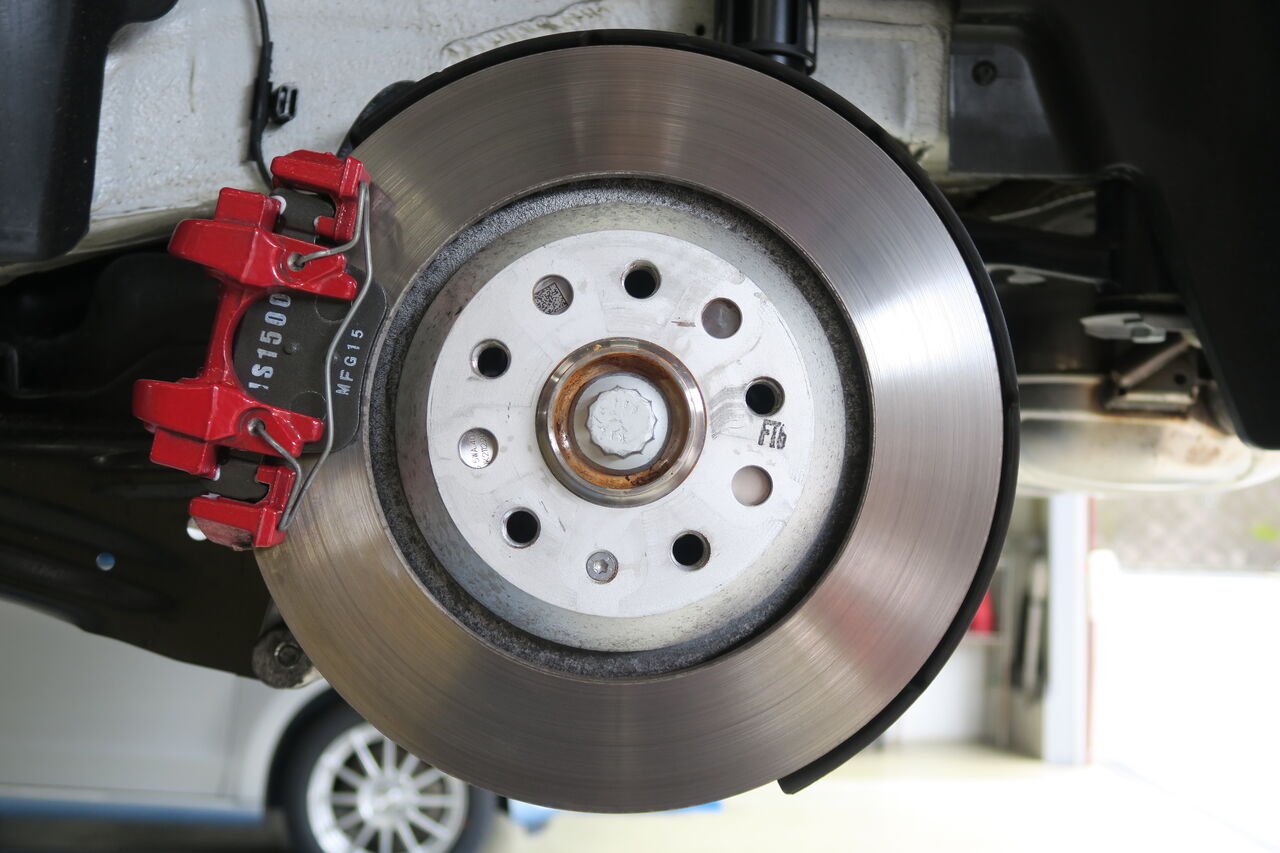 VW T-Roc R x iSWEEP Brake Pad IS1500 : イシカワ